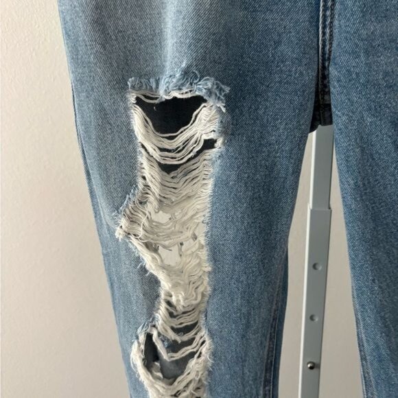 NWT Jeans 13 Cello Distressed Ripped Shredded Mom Y2K Grunge Festival Streetwear - Picture 13 of 14